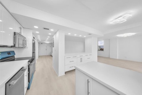 Condo in Sunny Isles Beach, Florida, 2 bedrooms  № 2050116 - photo 5