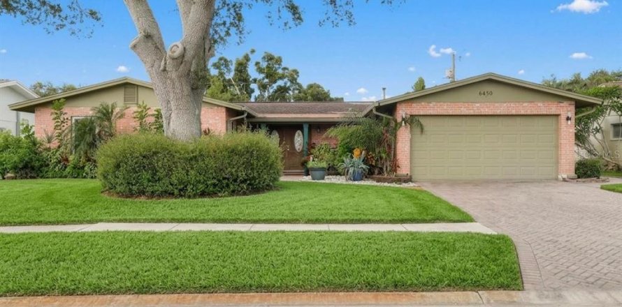 Villa ou maison à Saint Petersburg, Floride 4 chambres, 182.92 m2 № 2305017