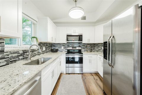 Townhouse in Boca Raton, Florida 3 bedrooms, 162.76 sq.m. № 1847628 - photo 2