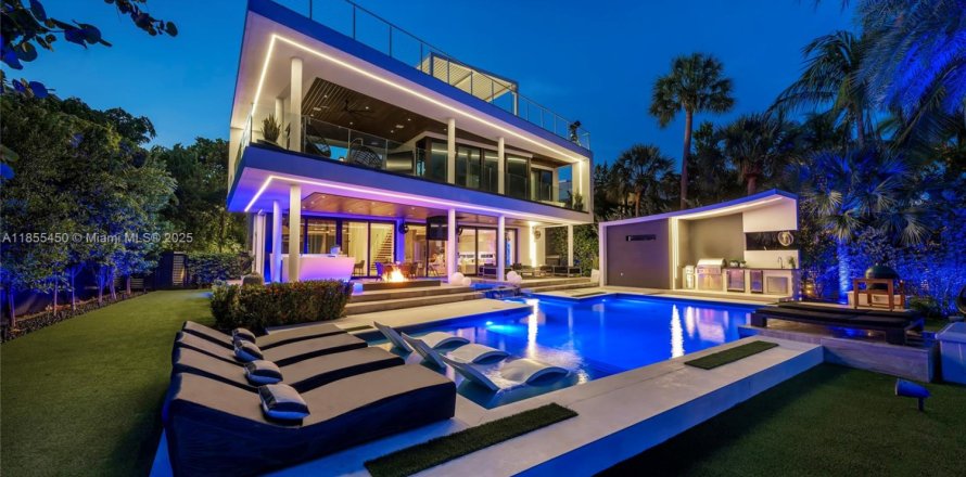 Villa ou maison à Miami Beach, Floride 5 chambres, 502.23 m2 № 1887999