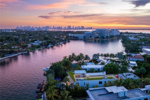 Villa ou maison à vendre à Miami Beach, Floride: 5 chambres, 502.23 m2 № 1887999 - photo 21