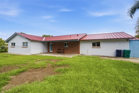House in Homestead, Florida 3 bedrooms, 176.89 sq.m. № 2270955