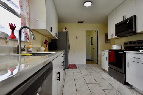 Villa ou maison à louer à Lakeland, Floride: 2 chambres, 110.83 m2 № 2361332 - photo 4