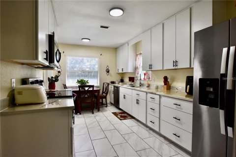 Villa ou maison à louer à Lakeland, Floride: 2 chambres, 110.83 m2 № 2361332 - photo 2