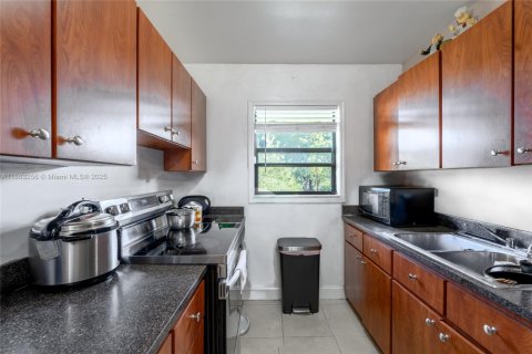 Condo in Cutler Bay, Florida, 1 bedroom  № 1892983 - photo 8