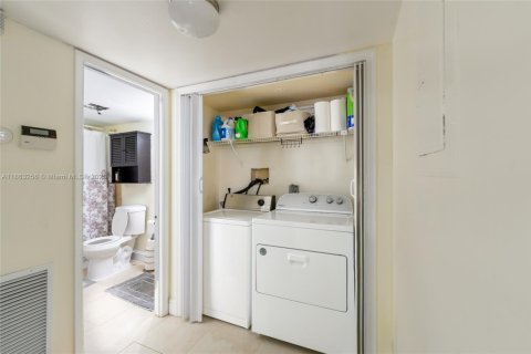 Condo in Cutler Bay, Florida, 1 bedroom  № 1892983 - photo 12