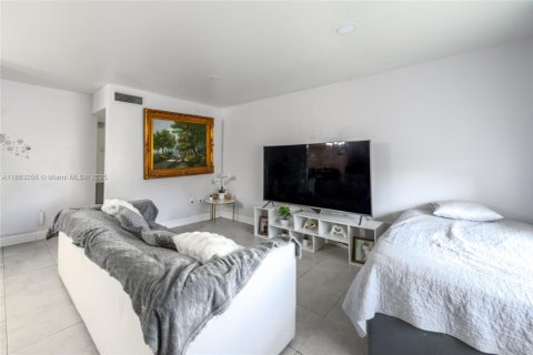 Condo in Cutler Bay, Florida, 1 bedroom  № 1892983 - photo 2