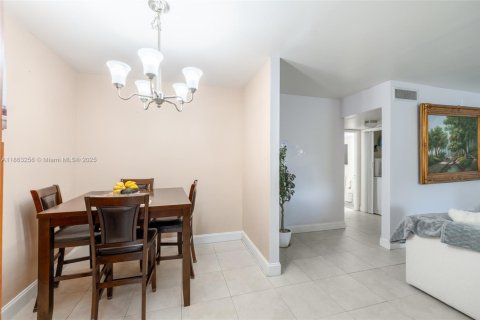 Condo in Cutler Bay, Florida, 1 bedroom  № 1892983 - photo 7