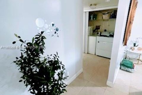 Condo in Cutler Bay, Florida, 1 bedroom  № 1892983 - photo 9
