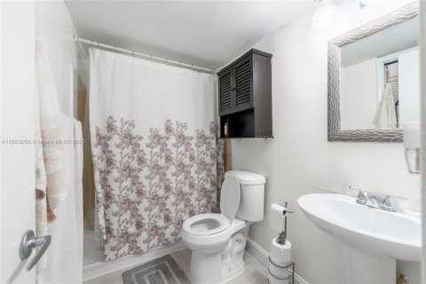 Condo in Cutler Bay, Florida, 1 bedroom  № 1892983 - photo 11