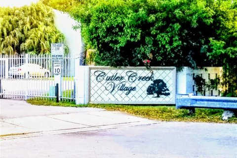 Condo in Cutler Bay, Florida, 1 bedroom  № 1892983 - photo 1