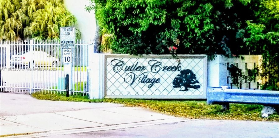 Condo in Cutler Bay, Florida, 1 bedroom № 1892983