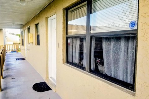 Condo in Cutler Bay, Florida, 1 bedroom  № 1892983 - photo 16