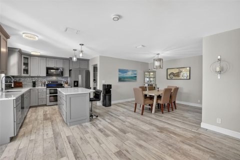 House in Plantation, Florida 3 bedrooms, 196.21 sq.m. № 2007159 - photo 21