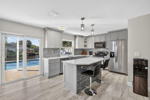 House in Plantation, Florida 3 bedrooms, 196.21 sq.m. № 2007159 - photo 23