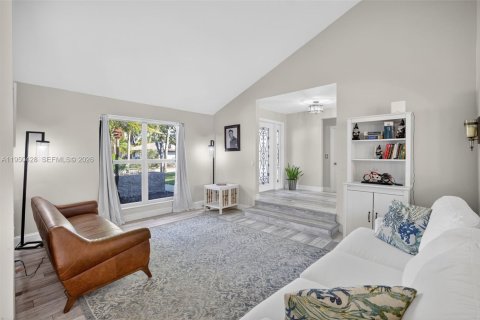 House in Plantation, Florida 3 bedrooms, 196.21 sq.m. № 2007159 - photo 11