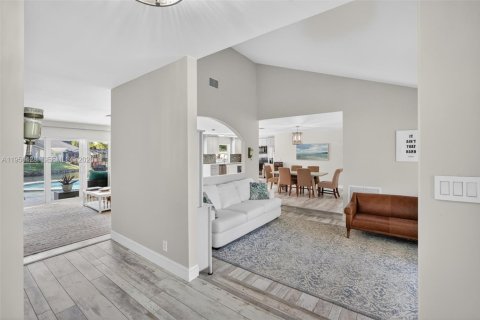 House in Plantation, Florida 3 bedrooms, 196.21 sq.m. № 2007159 - photo 6