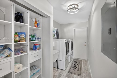 House in Plantation, Florida 3 bedrooms, 196.21 sq.m. № 2007159 - photo 27