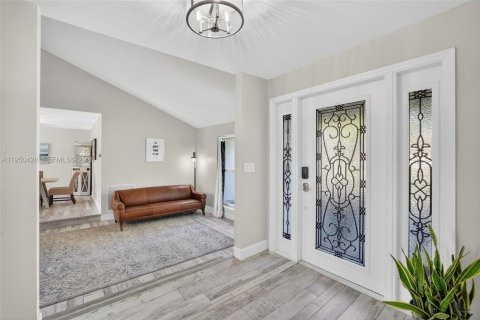 House in Plantation, Florida 3 bedrooms, 196.21 sq.m. № 2007159 - photo 5