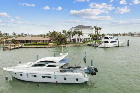 Casa en venta en Treasure Island, Florida, 4 dormitorios, 438.13 m2 № 1725792 - foto 18