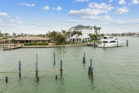 Casa en venta en Treasure Island, Florida, 4 dormitorios, 438.13 m2 № 1725792 - foto 16