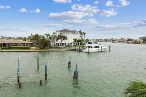 Casa en venta en Treasure Island, Florida, 4 dormitorios, 438.13 m2 № 1725792 - foto 13
