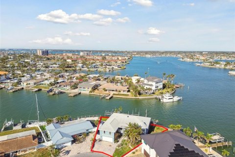 Casa en venta en Treasure Island, Florida, 4 dormitorios, 438.13 m2 № 1725792 - foto 4