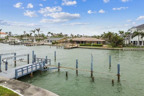 Casa en venta en Treasure Island, Florida, 4 dormitorios, 438.13 m2 № 1725792 - foto 17