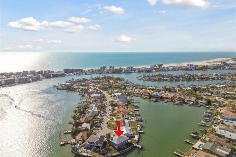 Casa en venta en Treasure Island, Florida, 4 dormitorios, 438.13 m2 № 1725792 - foto 8