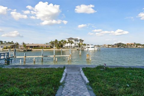 Casa en venta en Treasure Island, Florida, 4 dormitorios, 438.13 m2 № 1725792 - foto 11