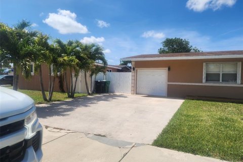 Casa en venta en Miami, Florida, 4 dormitorios, 158.96 m2 № 1690796 - foto 4