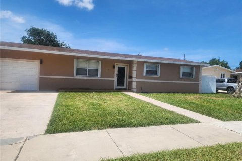 Casa en venta en Miami, Florida, 4 dormitorios, 158.96 m2 № 1690796 - foto 2