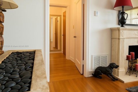 Casa en venta en Coral Gables, Florida, 3 dormitorios, 116.59 m2 № 2034933 - foto 11