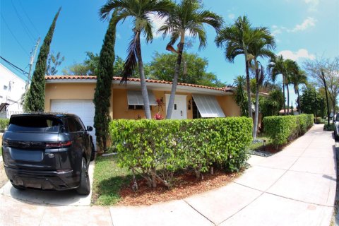 Casa en venta en Coral Gables, Florida, 3 dormitorios, 116.59 m2 № 2034933 - foto 3