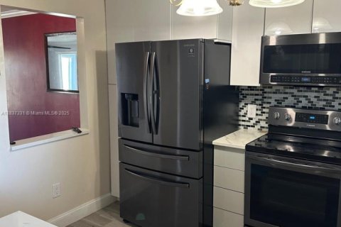 Купить кондоминиум в Пемброк-Пайнс, Флорида 2 спальни, 102.19м2, № 1939351 - фото 7