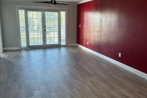 Купить кондоминиум в Пемброк-Пайнс, Флорида 2 спальни, 102.19м2, № 1939351 - фото 2