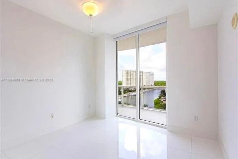 Condominio en alquiler en Sunny Isles Beach, Florida, 2 dormitorios, 133.31 m2 № 1947158 - foto 3