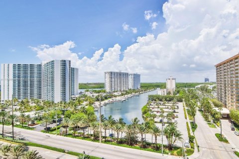 Condominio en alquiler en Sunny Isles Beach, Florida, 2 dormitorios, 133.31 m2 № 1947158 - foto 4