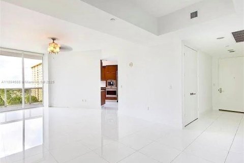 Condominio en alquiler en Sunny Isles Beach, Florida, 2 dormitorios, 133.31 m2 № 1947158 - foto 2