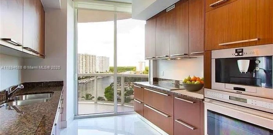 Condominio en Sunny Isles Beach, Florida, 2 dormitorios № 1947158
