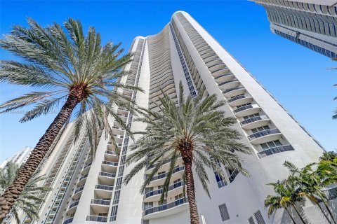 Condominio en alquiler en Sunny Isles Beach, Florida, 2 dormitorios, 133.31 m2 № 1947158 - foto 11