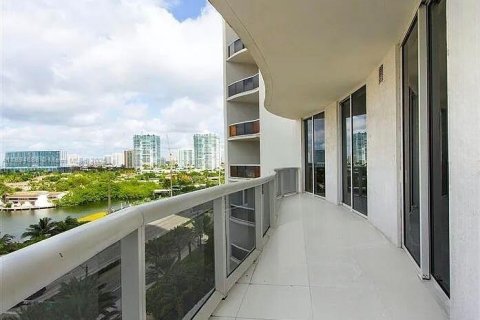 Condominio en alquiler en Sunny Isles Beach, Florida, 2 dormitorios, 133.31 m2 № 1947158 - foto 5