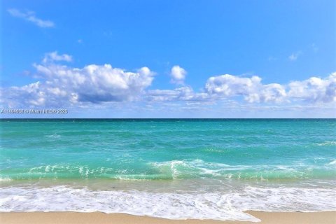 Condominio en alquiler en Sunny Isles Beach, Florida, 2 dormitorios, 133.31 m2 № 1947158 - foto 17