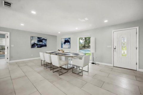 House in Orlando, Florida 5 bedrooms, 240.52 sq.m. № 1769503 - photo 8