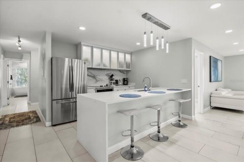 House in Orlando, Florida 5 bedrooms, 240.52 sq.m. № 1769503 - photo 9