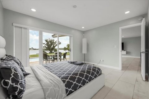 House in Orlando, Florida 5 bedrooms, 240.52 sq.m. № 1769503 - photo 21