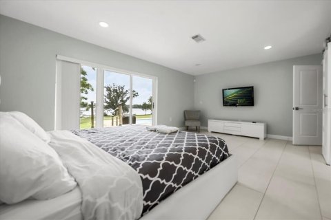 House in Orlando, Florida 5 bedrooms, 240.52 sq.m. № 1769503 - photo 23
