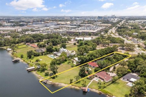 House in Orlando, Florida 5 bedrooms, 240.52 sq.m. № 1769503 - photo 3