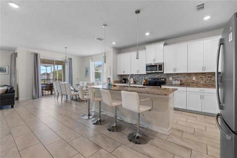 House in Davenport, Florida 6 bedrooms, 305.74 sq.m. № 2122524 - photo 2