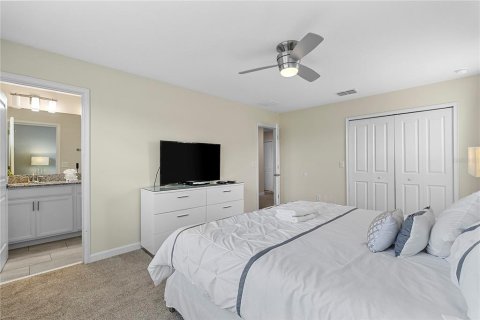 House in Davenport, Florida 6 bedrooms, 305.74 sq.m. № 2122524 - photo 17